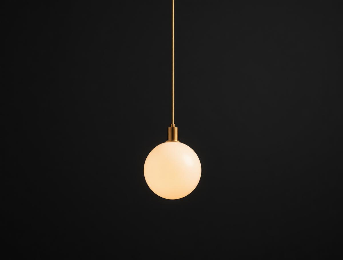 Perle Pendant — Alabaster globe pendant on a brass stem